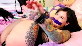 Solo booty assed babe ass toying masturbation in hi def