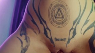 Nerdy gamer chick LUNA nails boss for a super hot anal