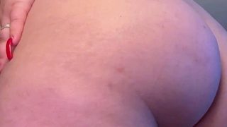 Amateur Latina Milf Masturbates on Cam