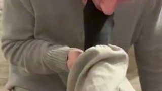 KDBloom – Licks My Dirty Nikes After I Ve Been Out And